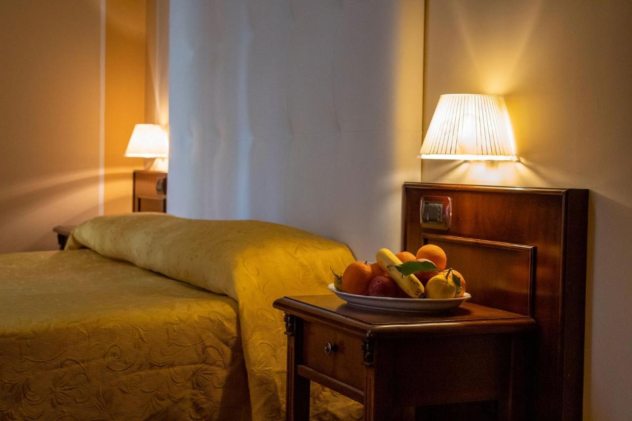 Le Stanze Del Vicere Boutique Hotel 나폴리 외부 사진